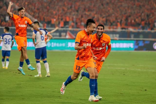 九游体育-泰山“全民出击”配角也闪光 崔康熙已布局未来两季