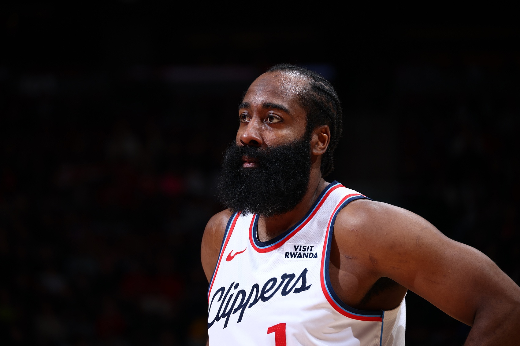 九游体育官网-持续低迷！祖巴茨被封盖 哈登出现失误交出球权